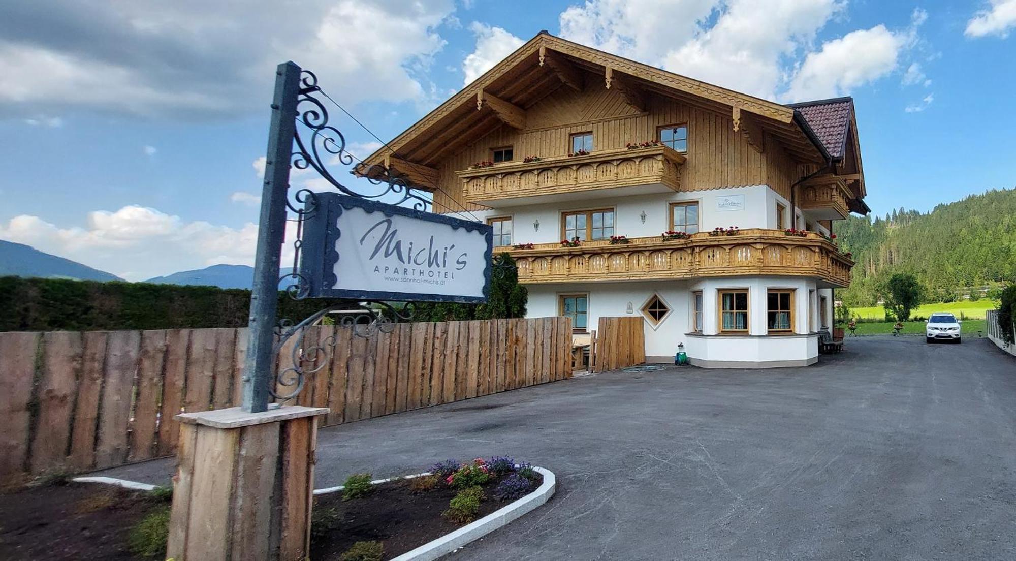 Michis Aparthotel Флахау Екстериор снимка